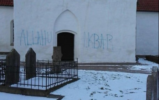 Nápis „Allahu Akbar“ na švédském kostelu vyvolal obrovské rozhořčení